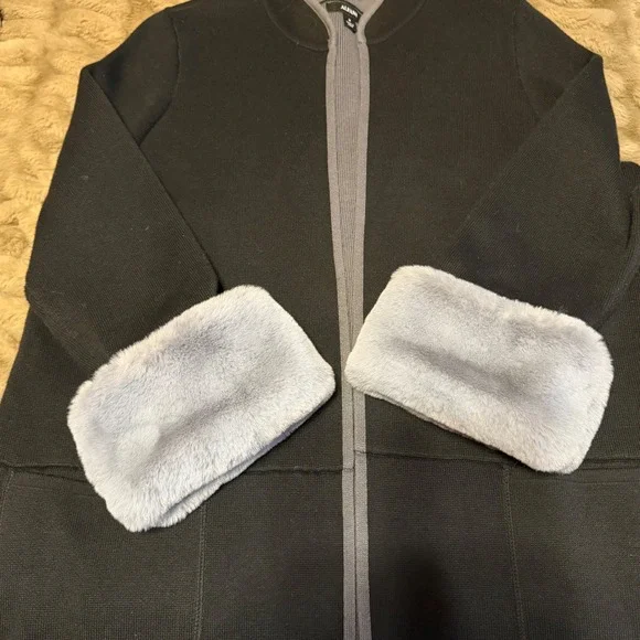 Alfani Longline Cardigan Black Fur Cuffs Size M Classic Mob Wife Chic Y2K - Picture 3 of 7